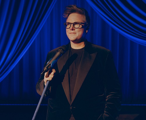 Review: Hannah Gadsby Gets Tongues Wagging in “Woof”