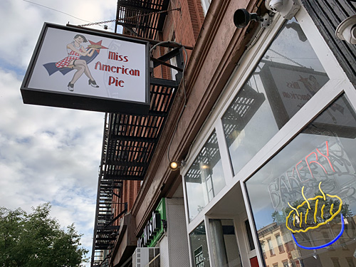 Miss American Pie, Park Slope, Exterior