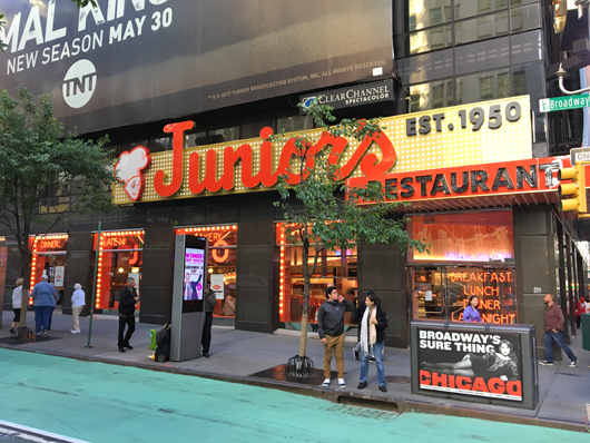 Junior S New York City Nyc Reviews Menus Hours